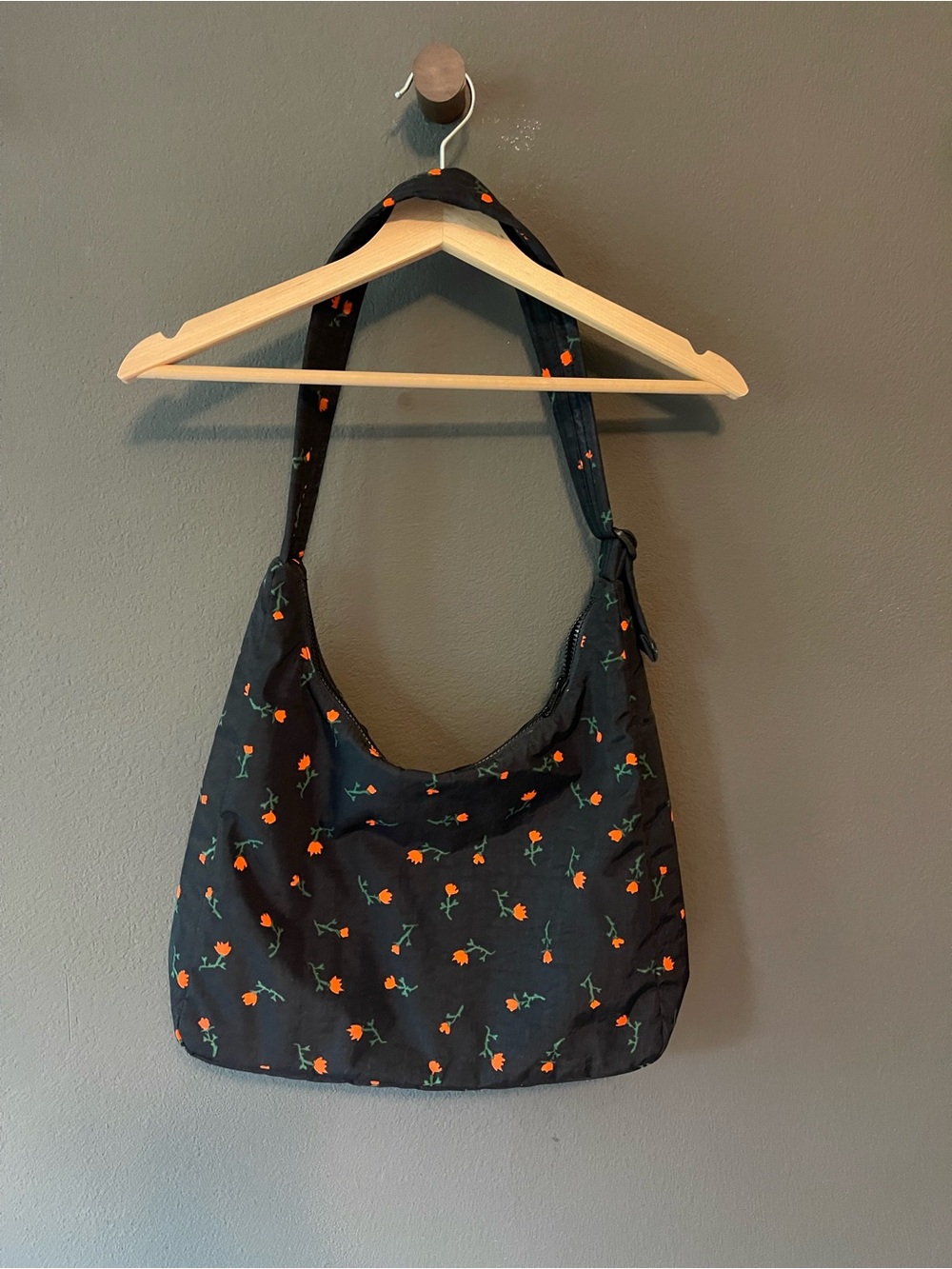 Baggu Medium Nylon Crescent Bag in Painted Wildflower - Picture 4 of 7